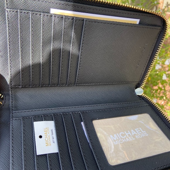 Michael Kors Phone Case Wallet - Picture 3 of 8